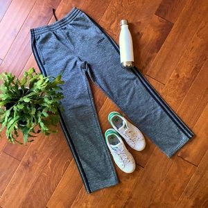Adidas • Sweatpants